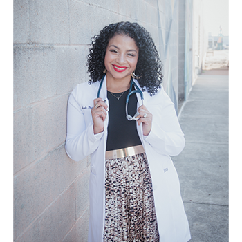 Veterinarian and founder of blendvet, Niccole Bruno, DVM