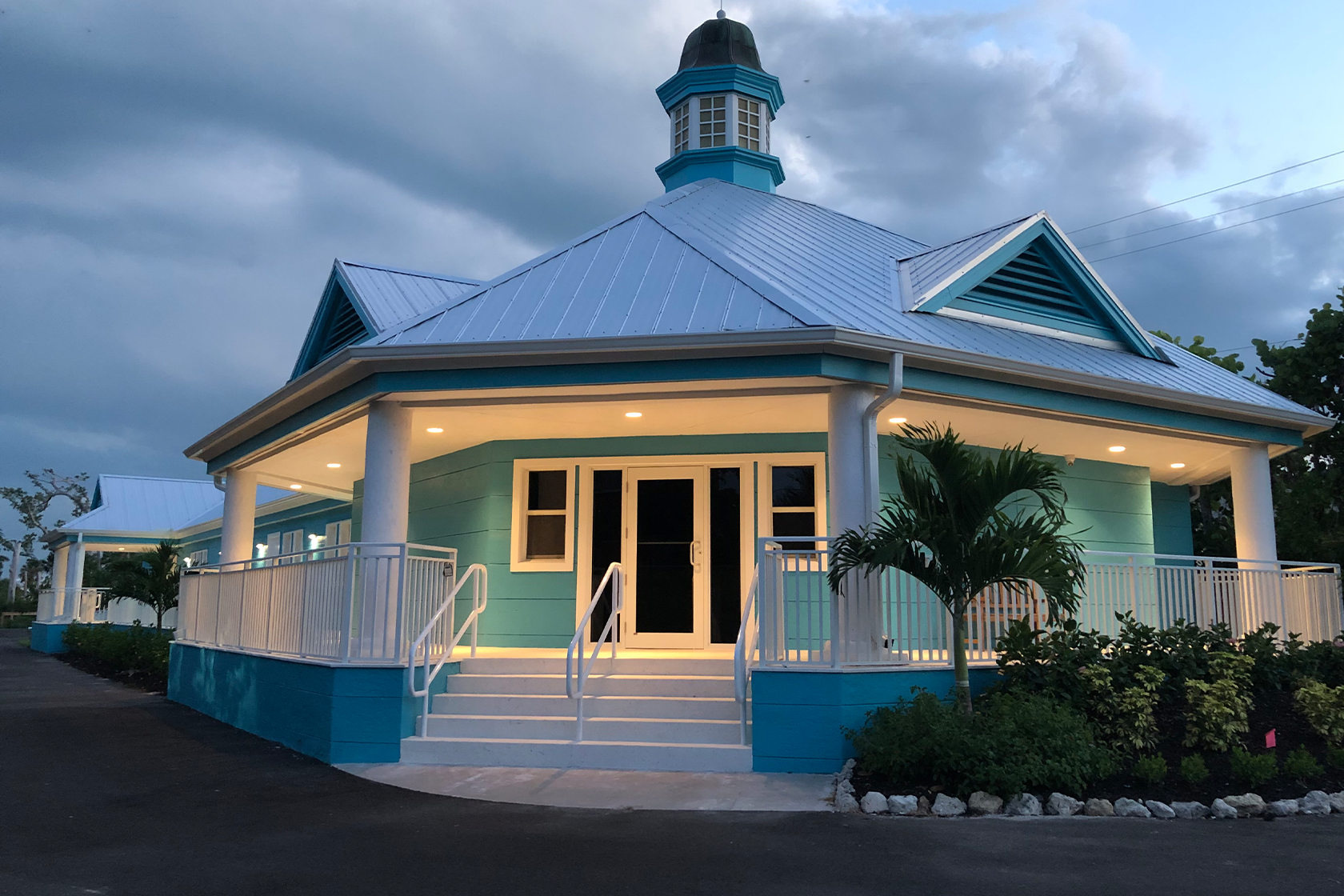 New Sanibel veterinary hospital after reopening
