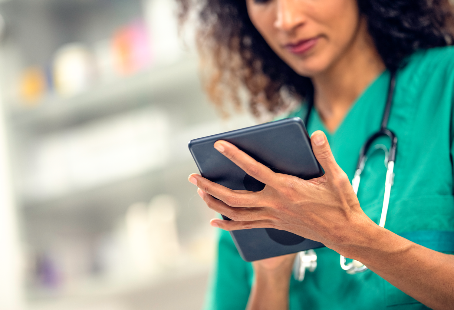 vet focusing on tablet